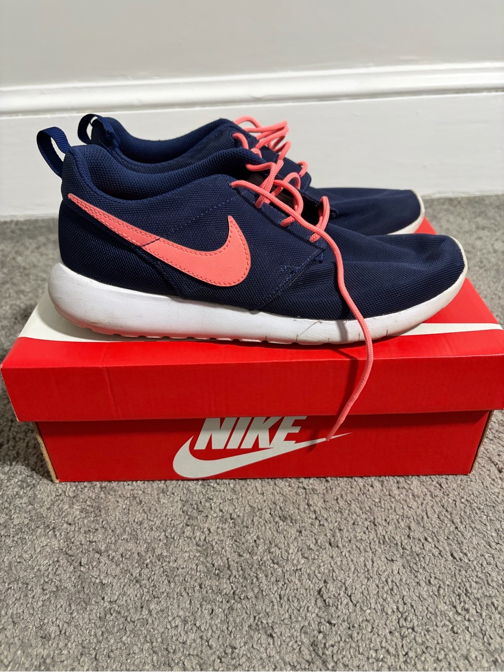 Nike Roshe One Sneakers Youth 6Y Women’s 7.5 Navy Pink